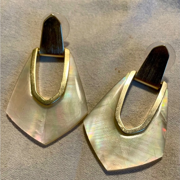 Kendra Scott Jewelry - Kendra Scott Kensley Earrings, mother of Pearl and gold